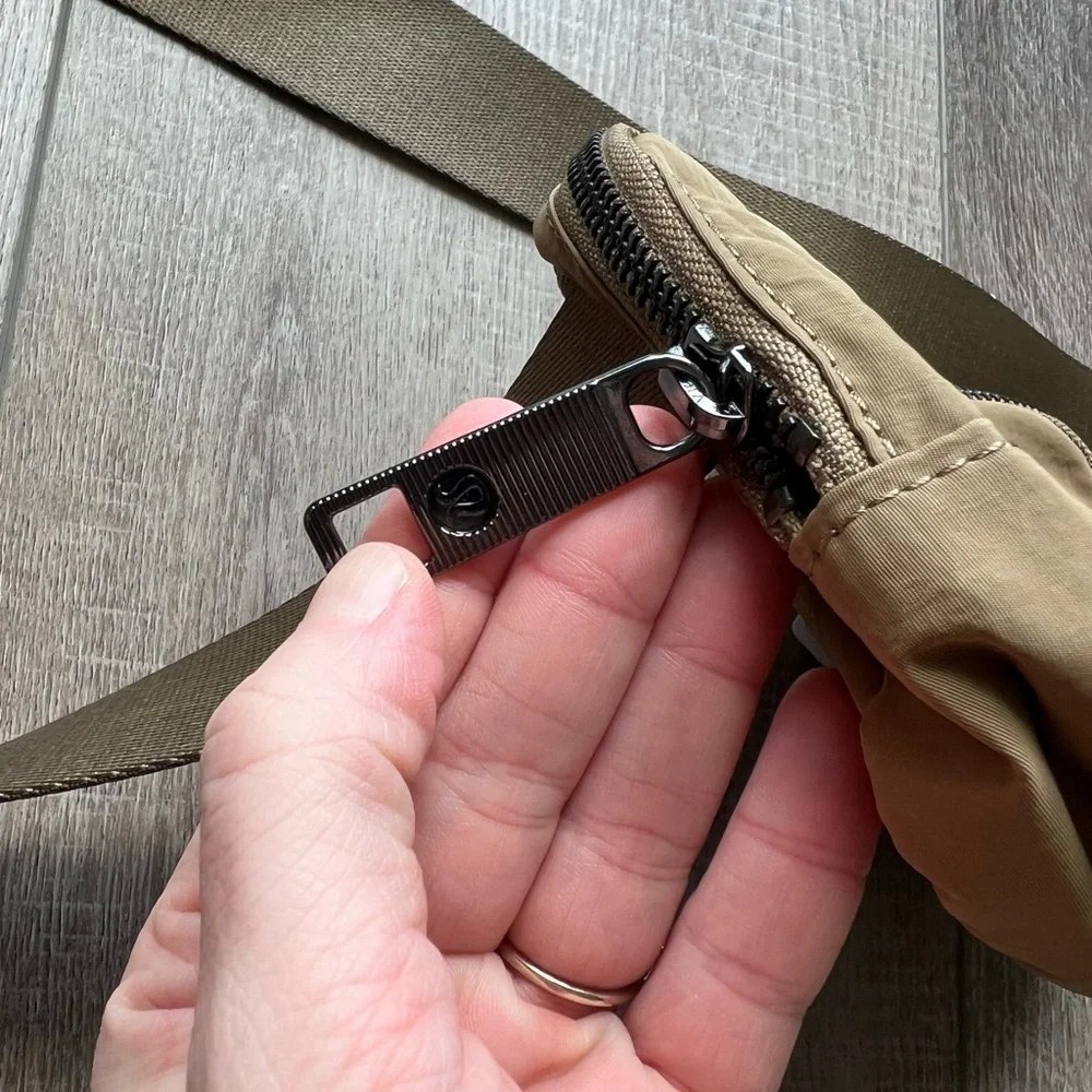 Lululemon OG Everywhere Belt Bag 1L in Artifact